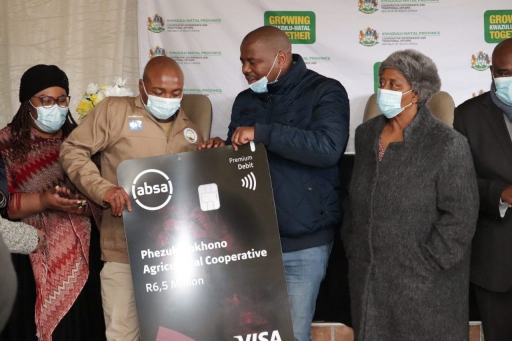 PHEZUKOMKHONO COOPERATIVE RECEIVES SUPPORT FROM KZNCOGTA MEC HLOMUKA